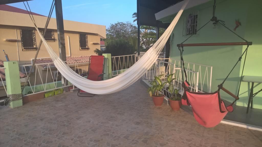 The Red Hut Inn Belize City Luaran gambar