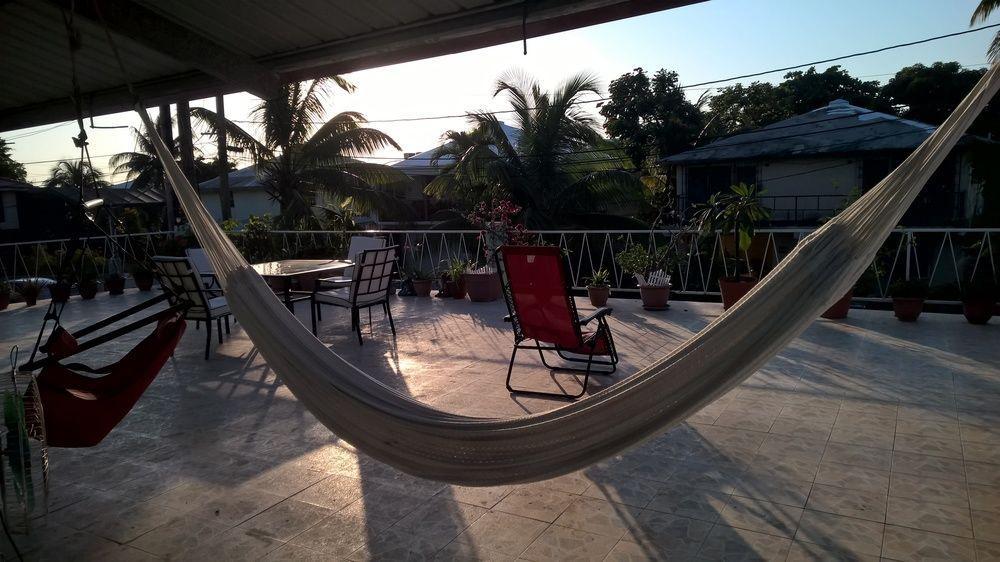 The Red Hut Inn Belize City Luaran gambar