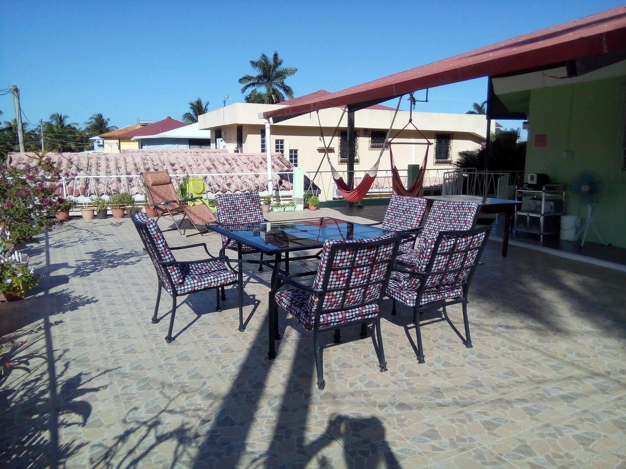 The Red Hut Inn Belize City Luaran gambar