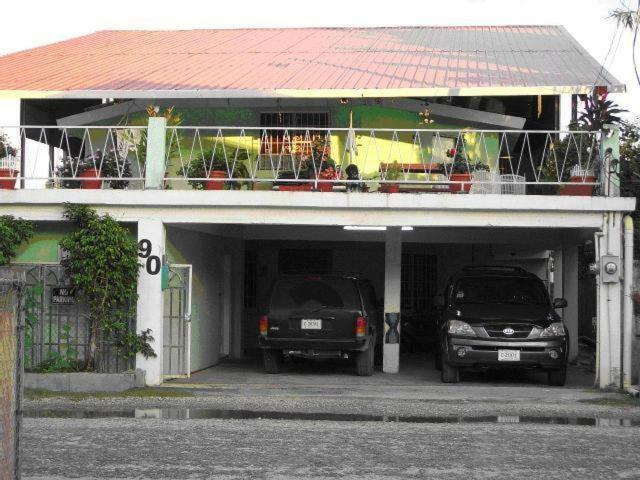 The Red Hut Inn Belize City Luaran gambar