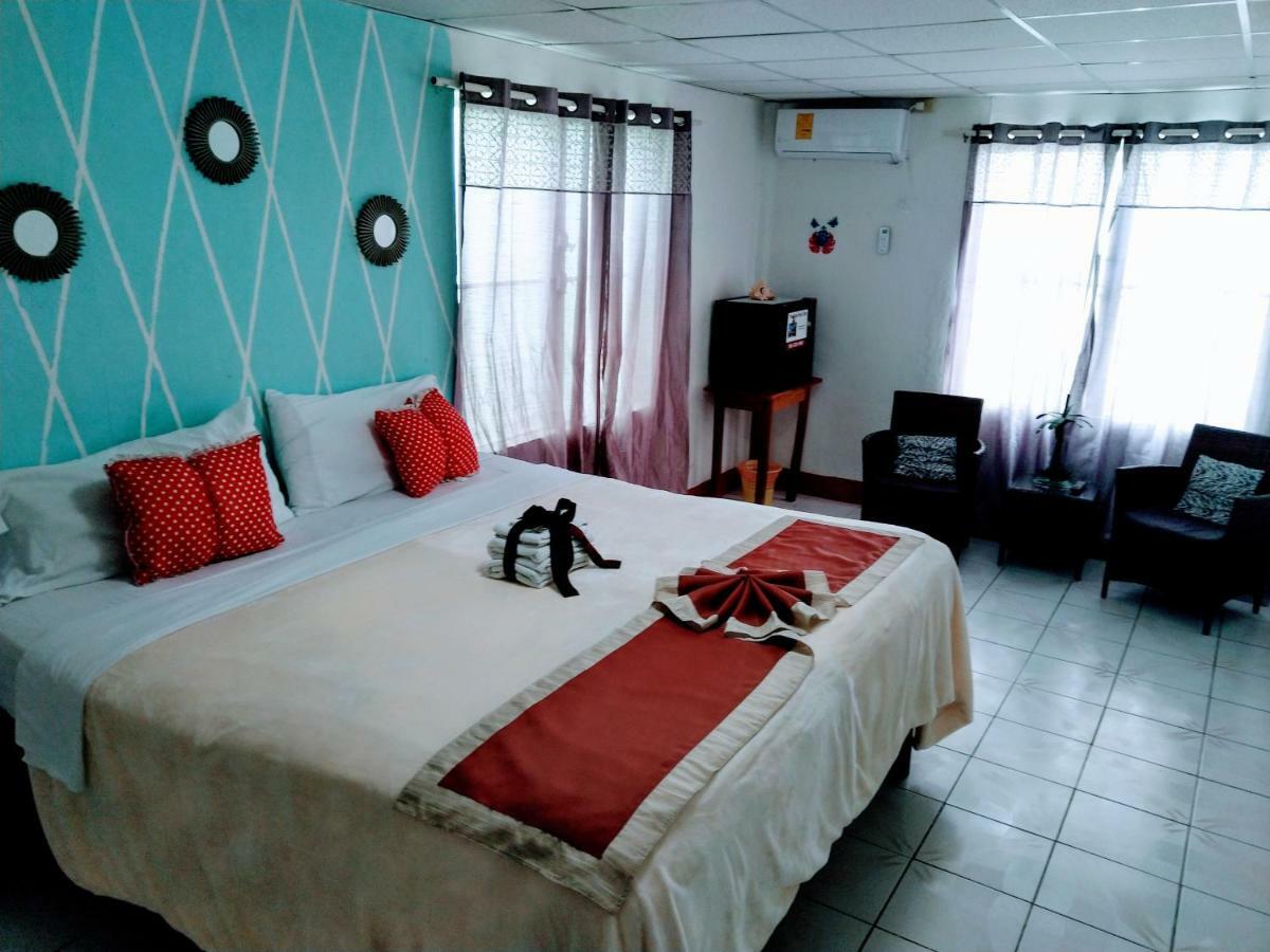 The Red Hut Inn Belize City Luaran gambar