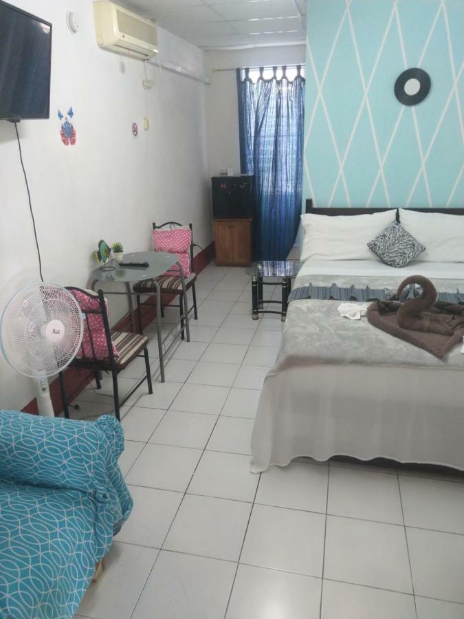 The Red Hut Inn Belize City Luaran gambar