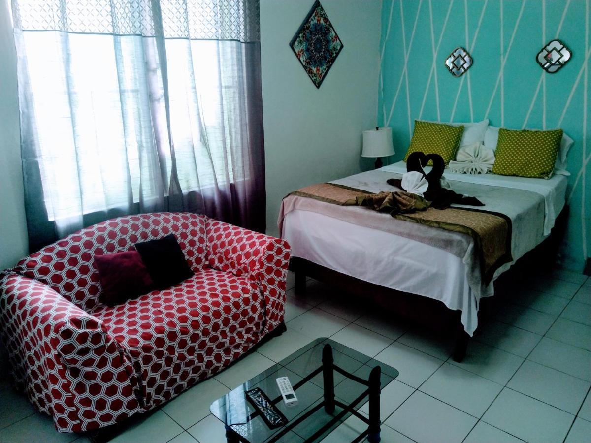 The Red Hut Inn Belize City Luaran gambar