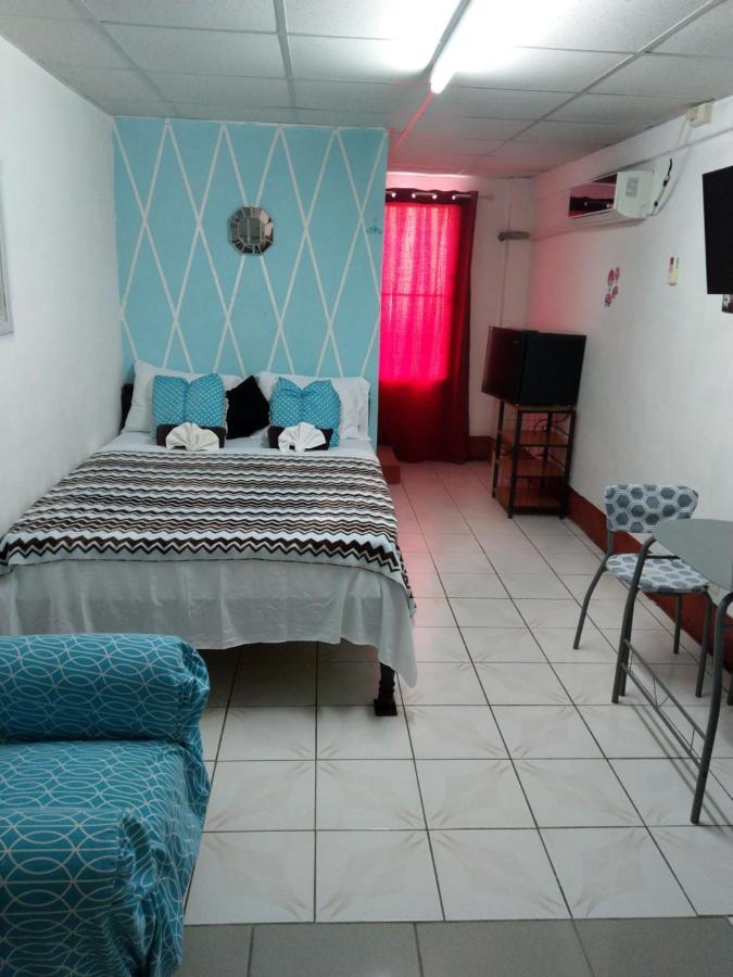 The Red Hut Inn Belize City Luaran gambar
